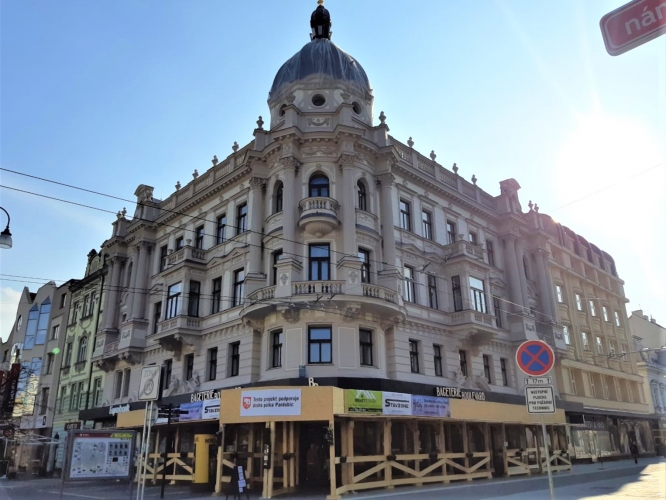 Co se to děje kolem Paláce Hybský?